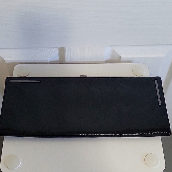 *HOMECOMING* Kenneth Cole clutch - Picture 2 of 10